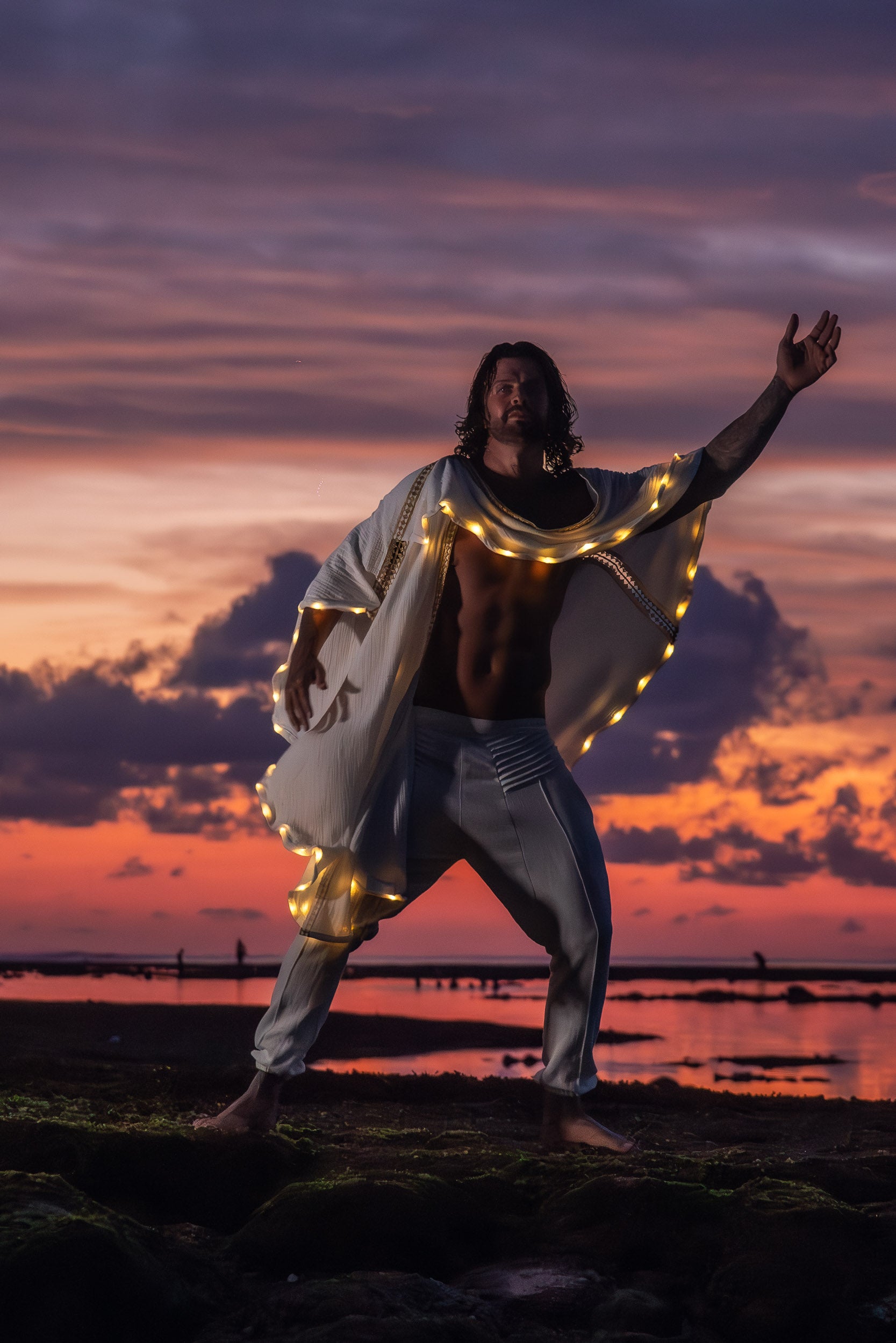 LED Kaftan (White/Gold)