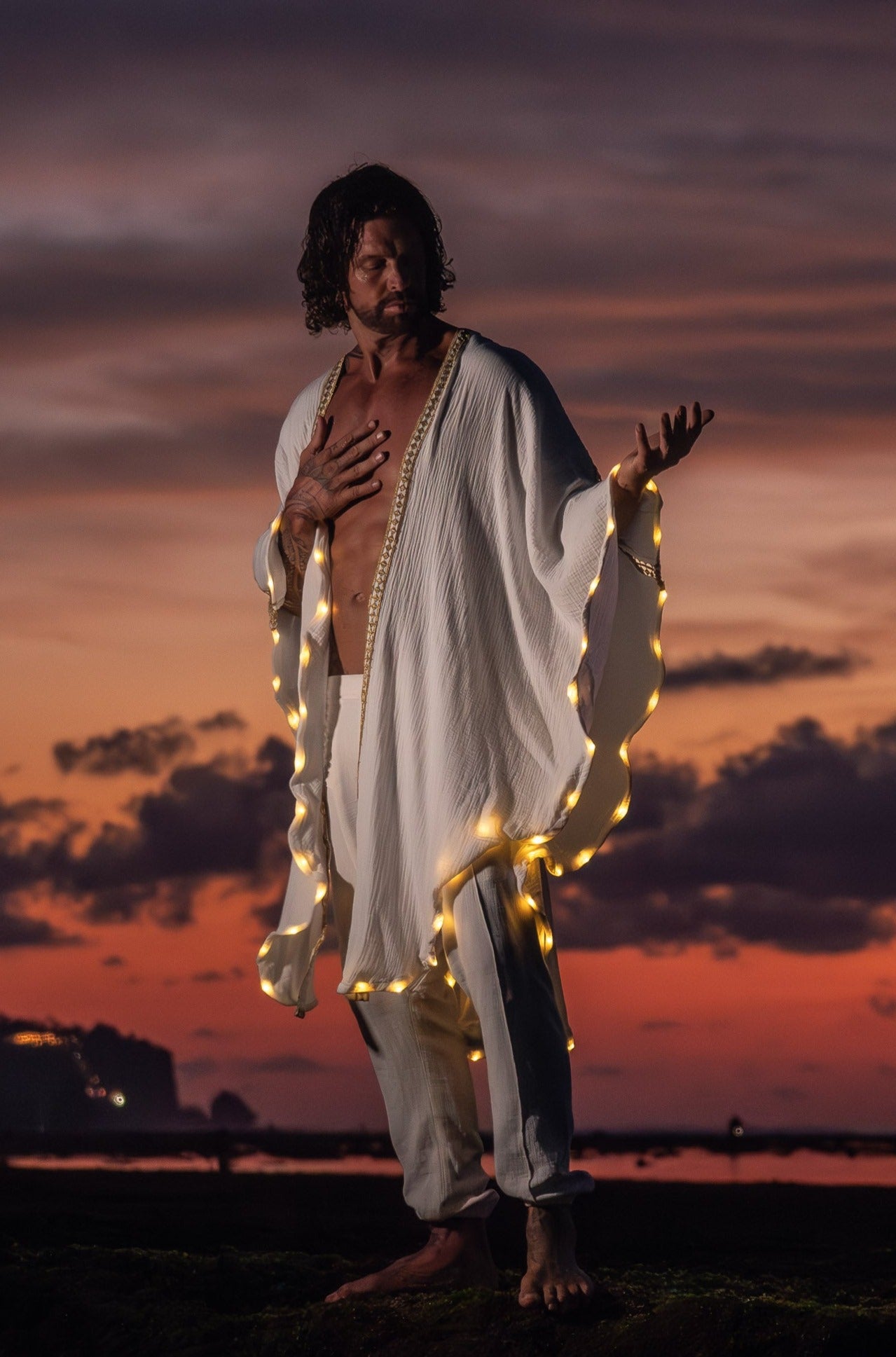 LED Kaftan (White/Gold)