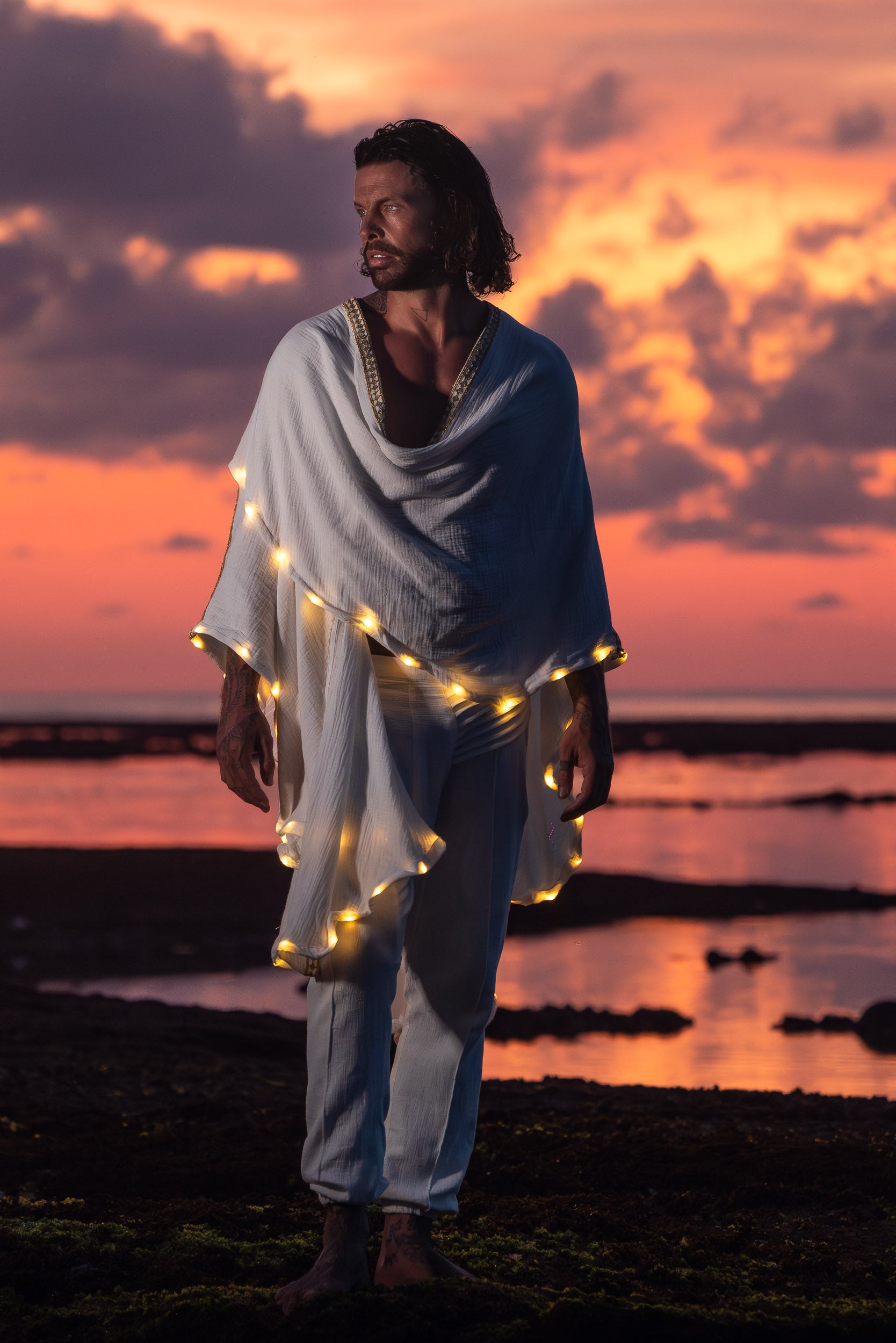 LED Kaftan (White/Gold)