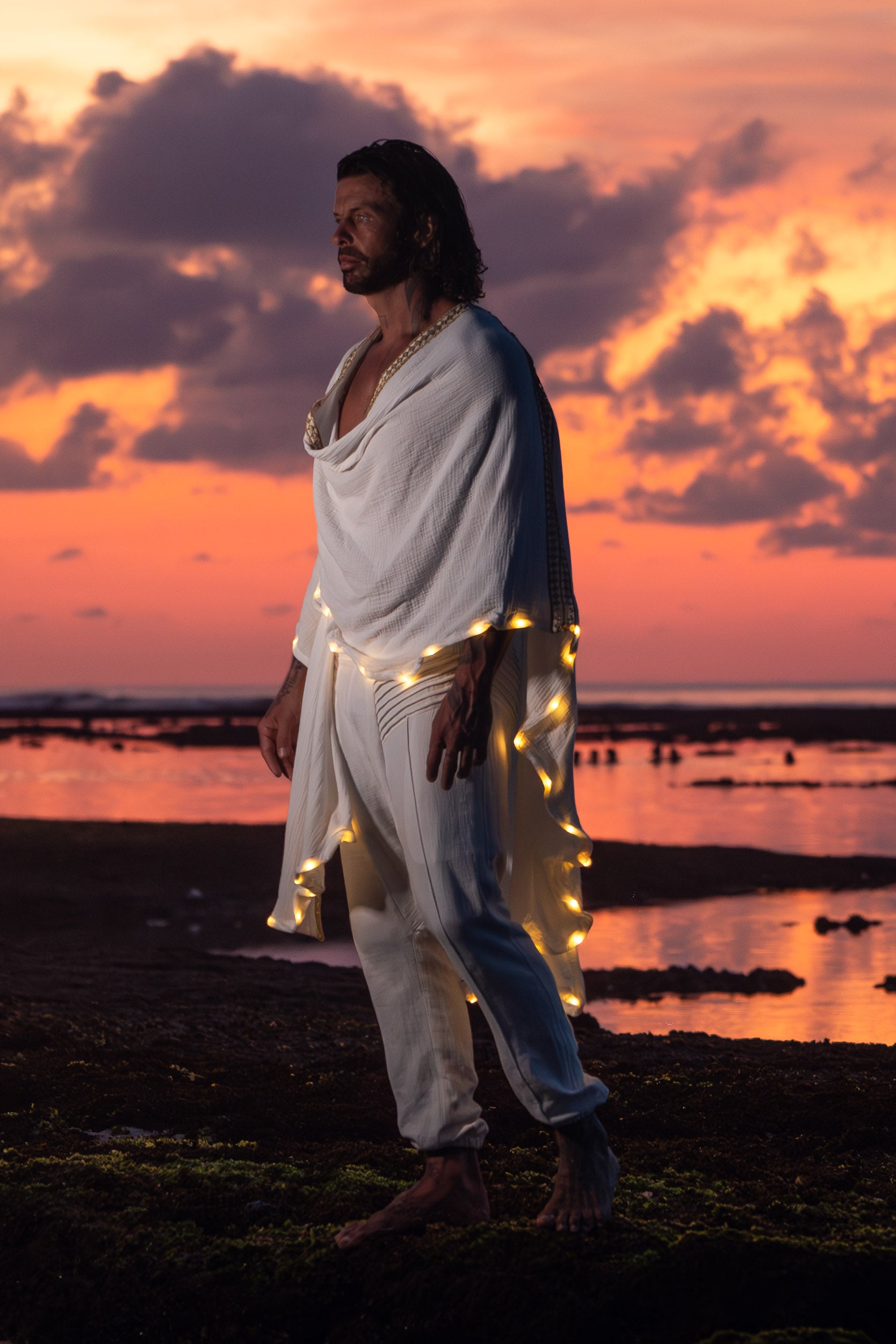 LED Kaftan (White/Gold)