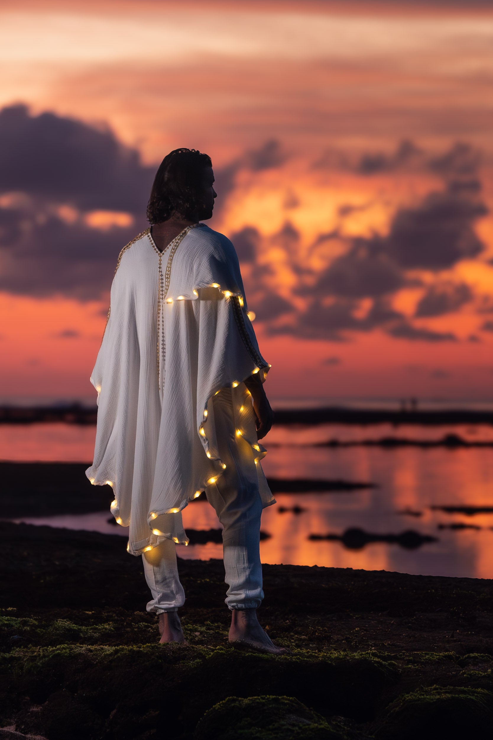LED Kaftan (White/Gold)