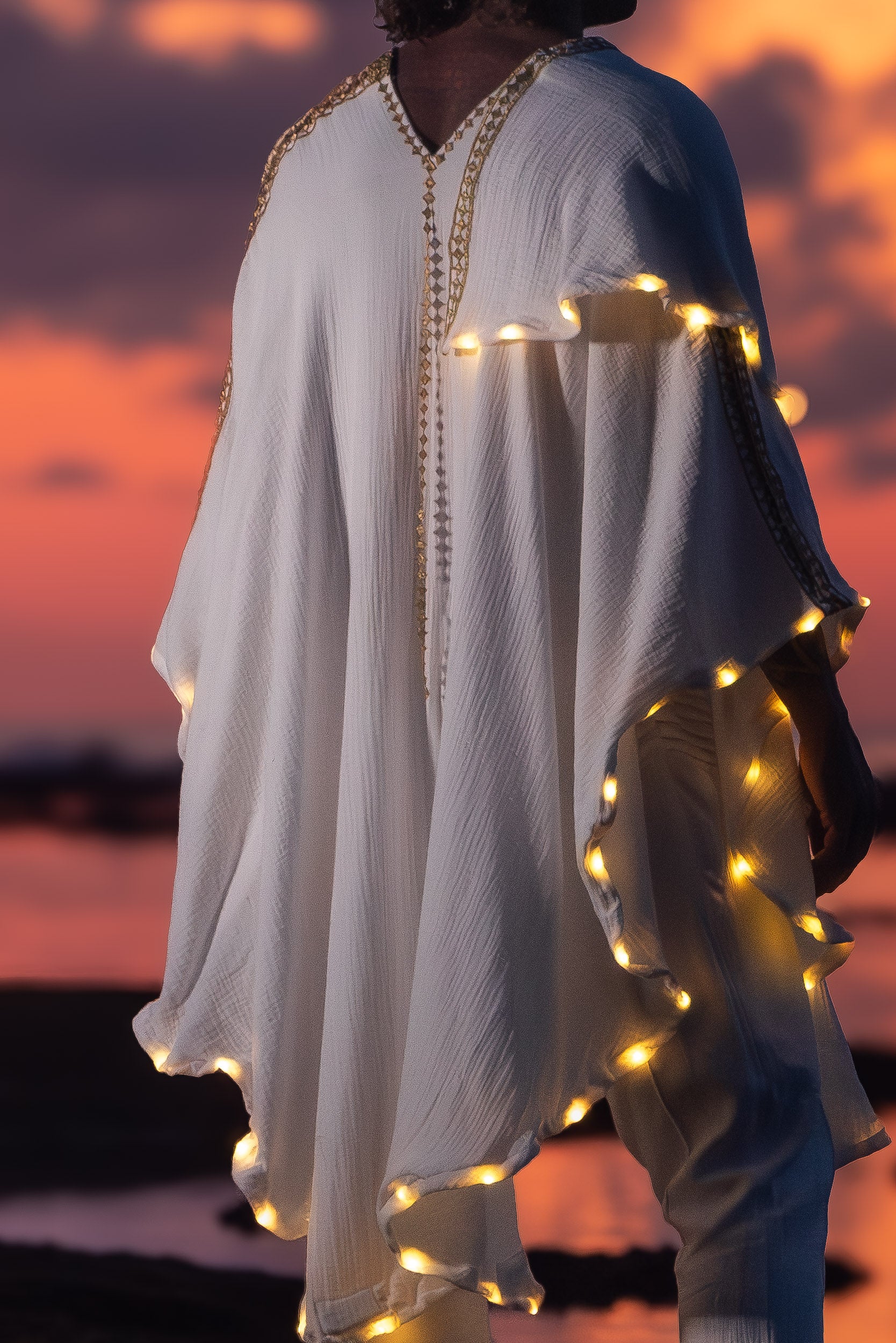 LED Kaftan (White/Gold)