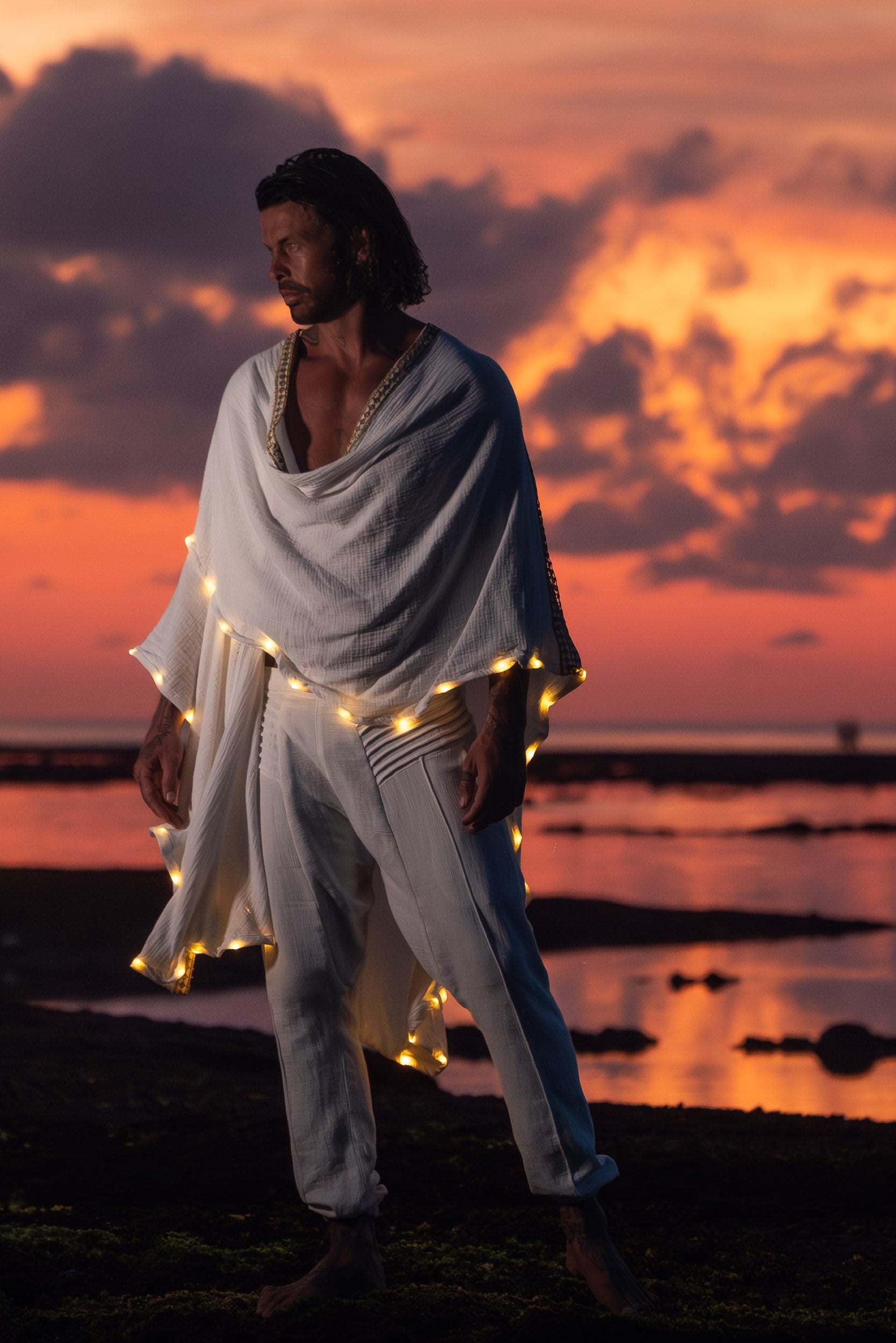 LED Kaftan (White/Gold)