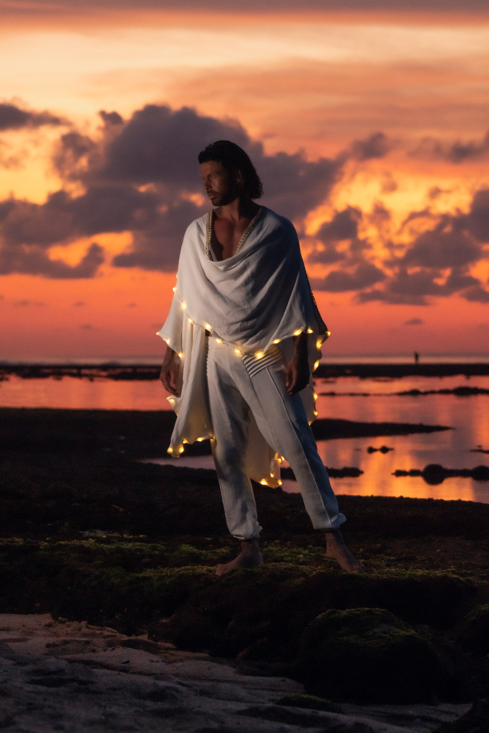 LED Kaftan (White/Gold)