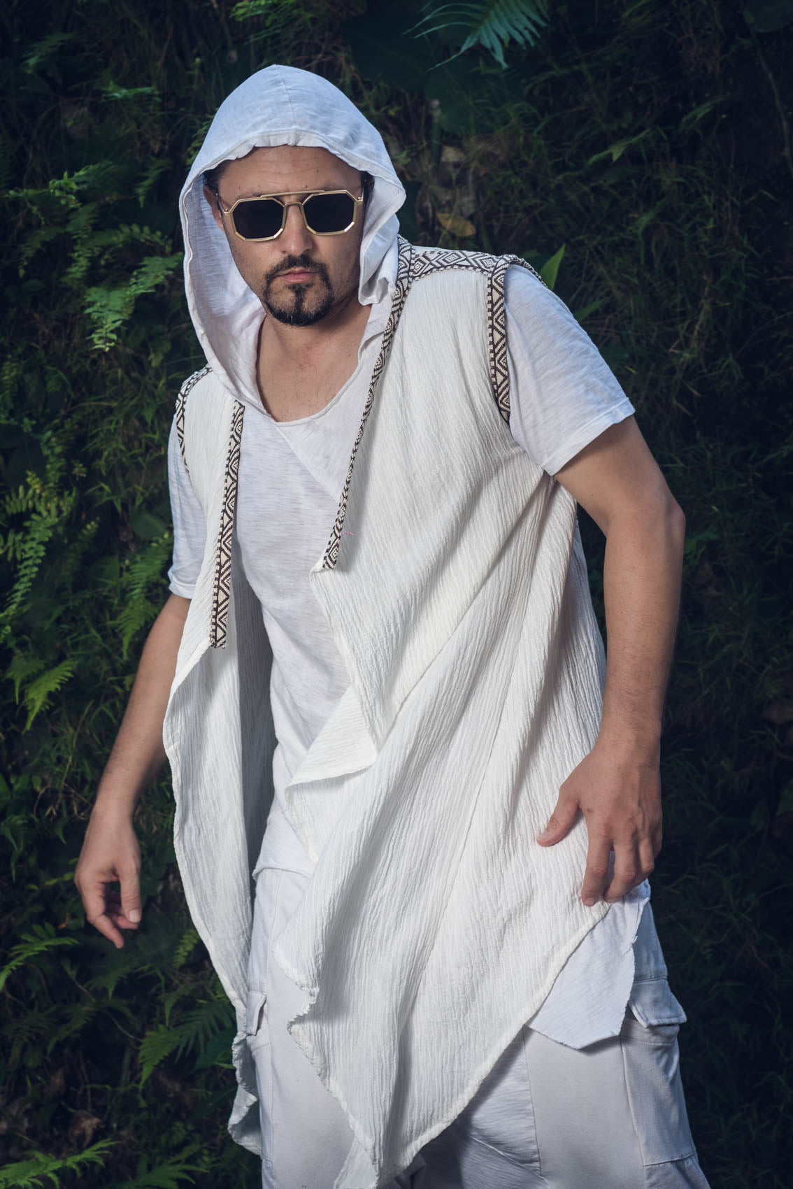Kameleo Laser Cut Vest (White/Cream)
