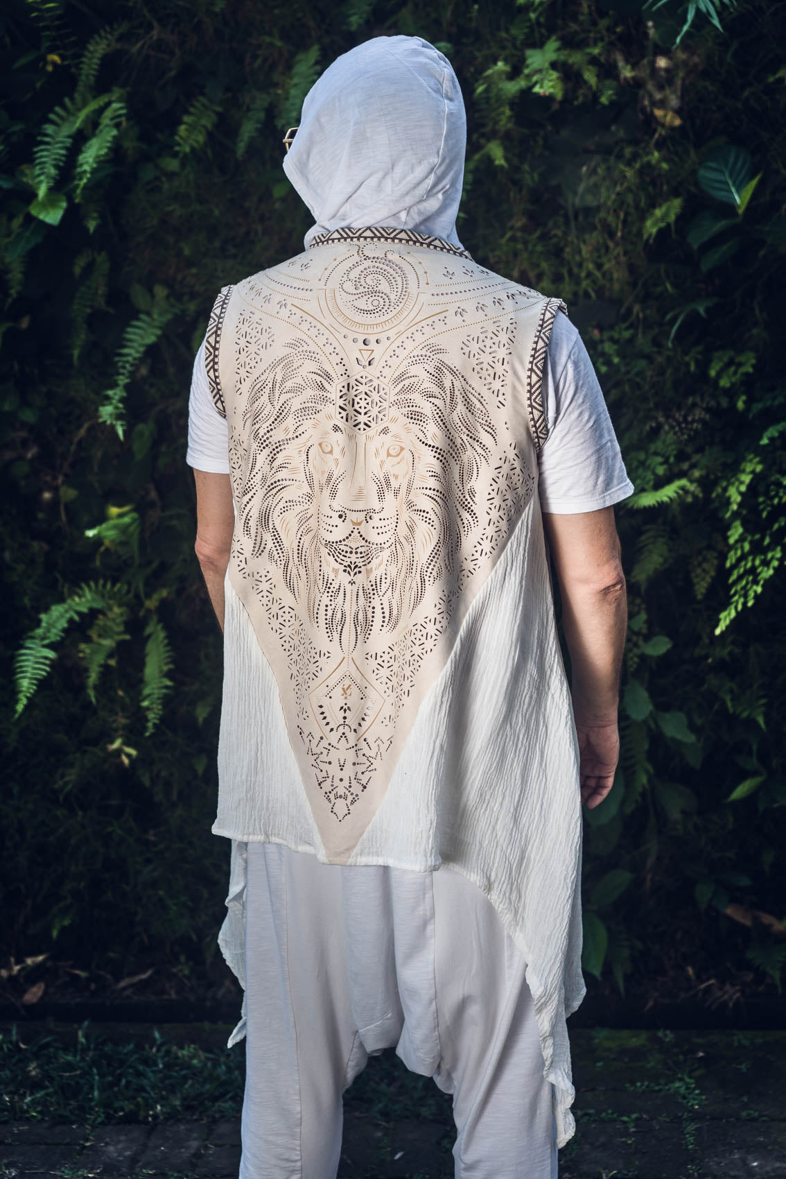 Kameleo Laser Cut Vest (White/Cream)