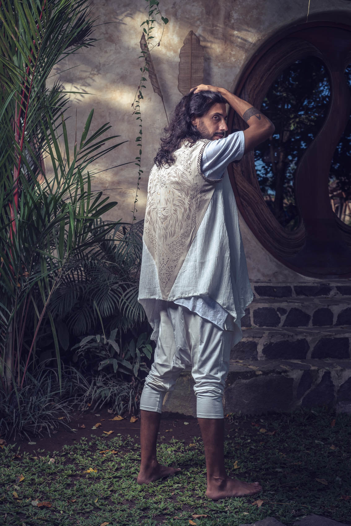 Kameleo Laser Cut Vest (White/Cream)