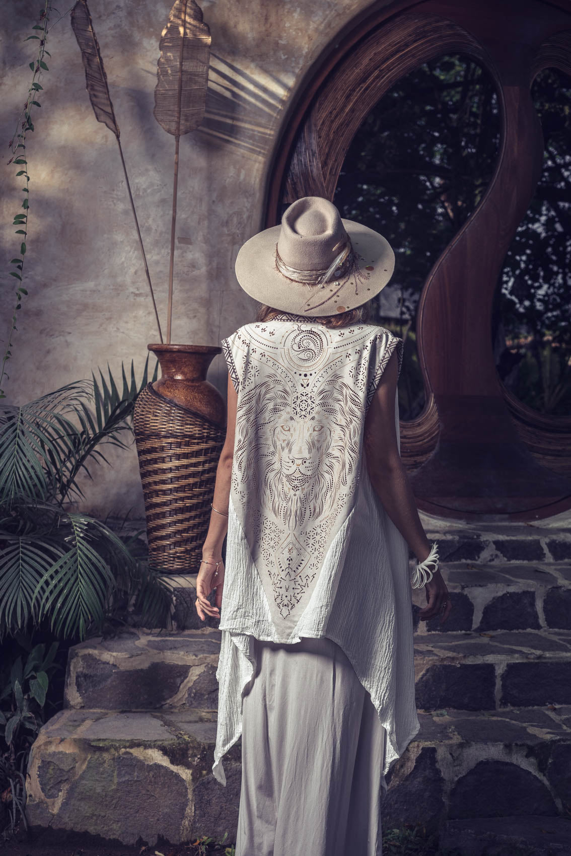Kameleo Laser Cut Vest (White/Cream)