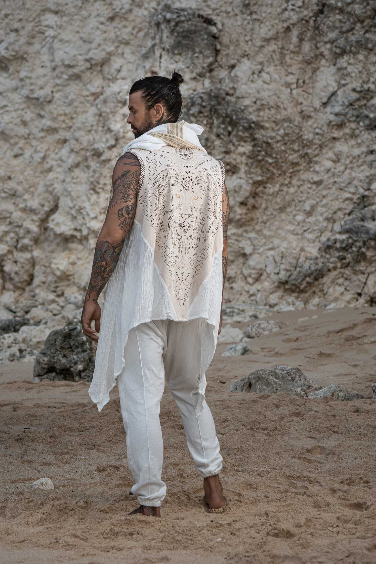 Kameleo Laser Cut Vest (White/Cream)