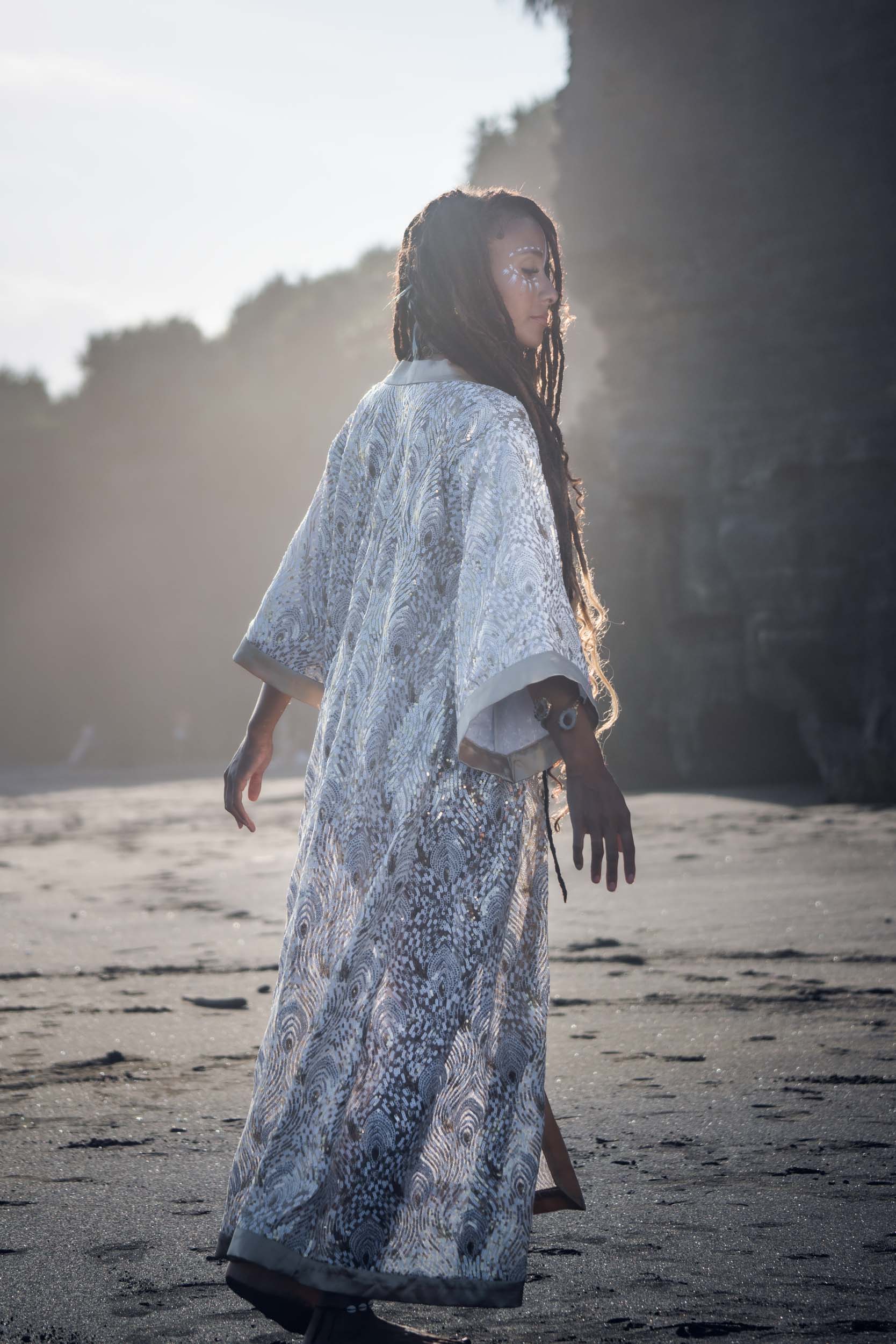 Radiance Sequin Kimono (White/Gold)