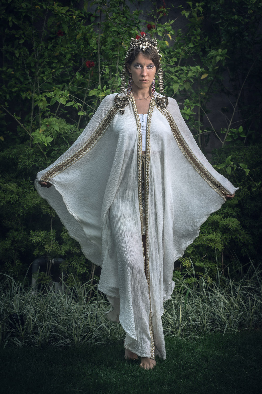 LED Kaftan (White/Gold)