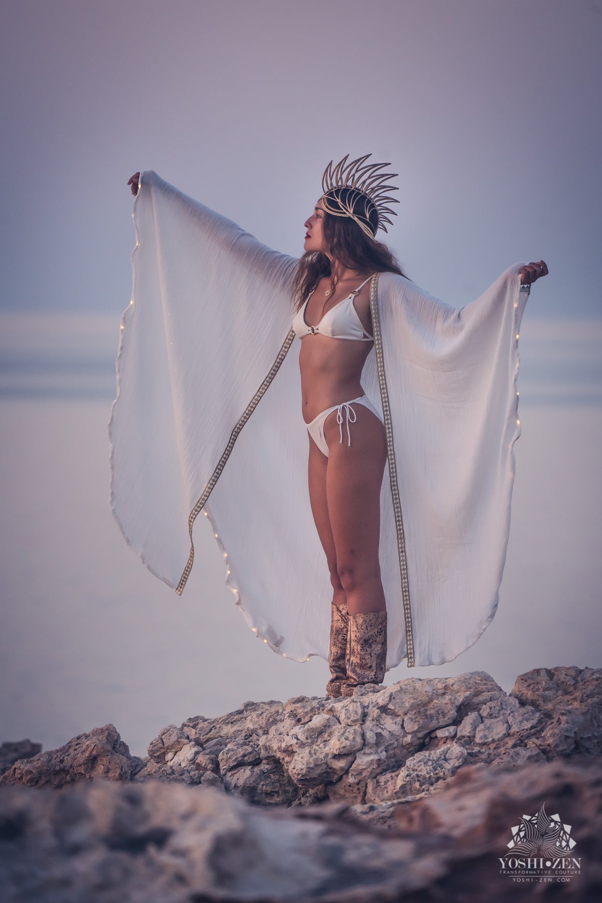 LED Kaftan (White/Gold)