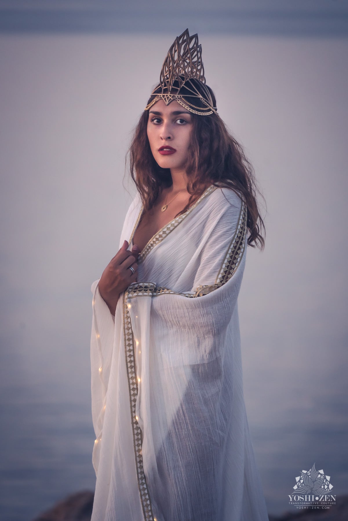 LED Kaftan (White/Gold)