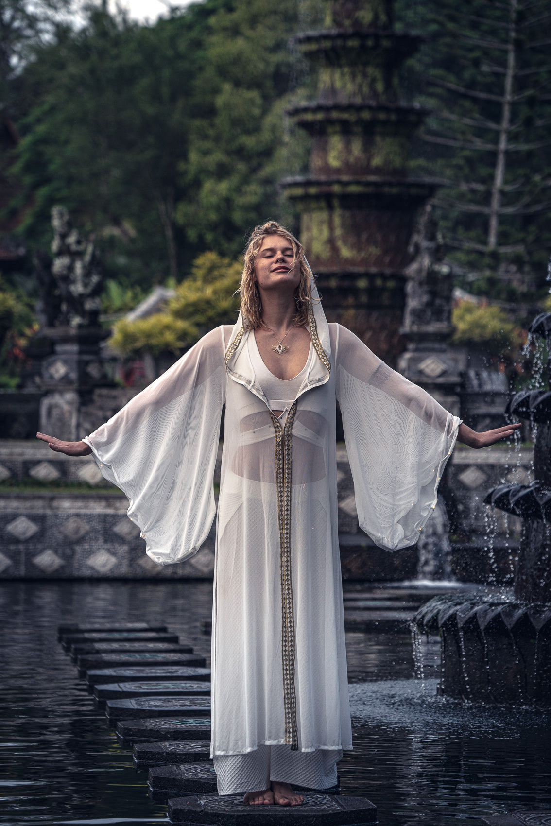 LED Oracle Kimono (White)