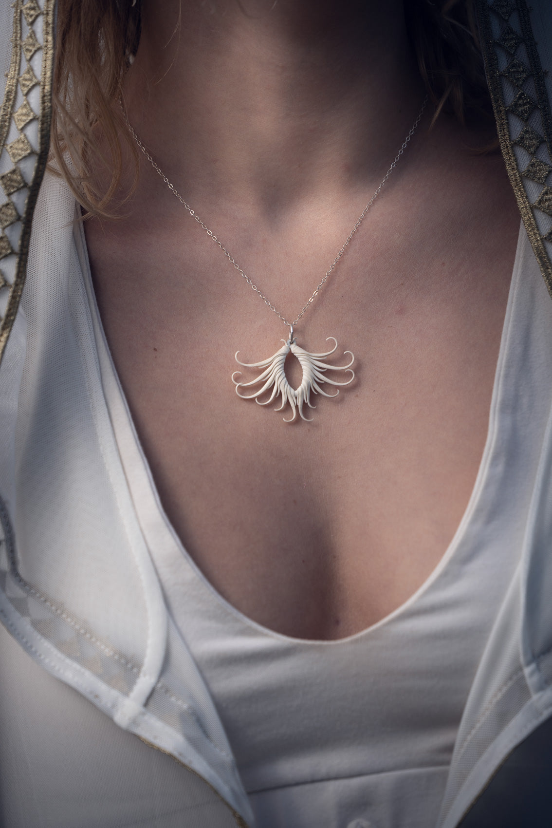 Peacock Eye Choker Necklace (White) - Zoa Chimerum