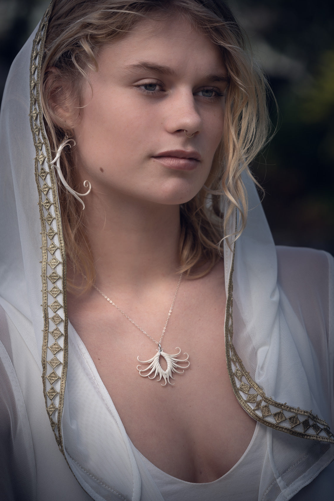 Peacock Eye Choker Necklace (White) - Zoa Chimerum