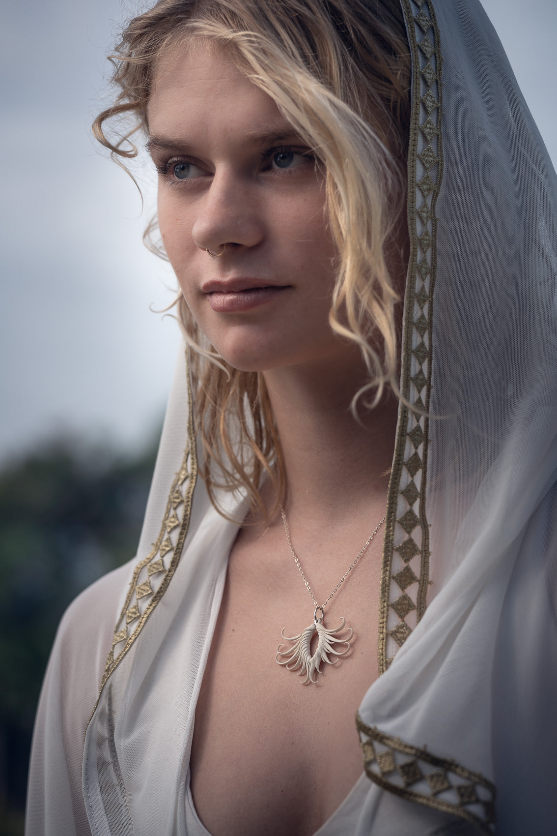 Peacock Eye Choker Necklace (White) - Zoa Chimerum