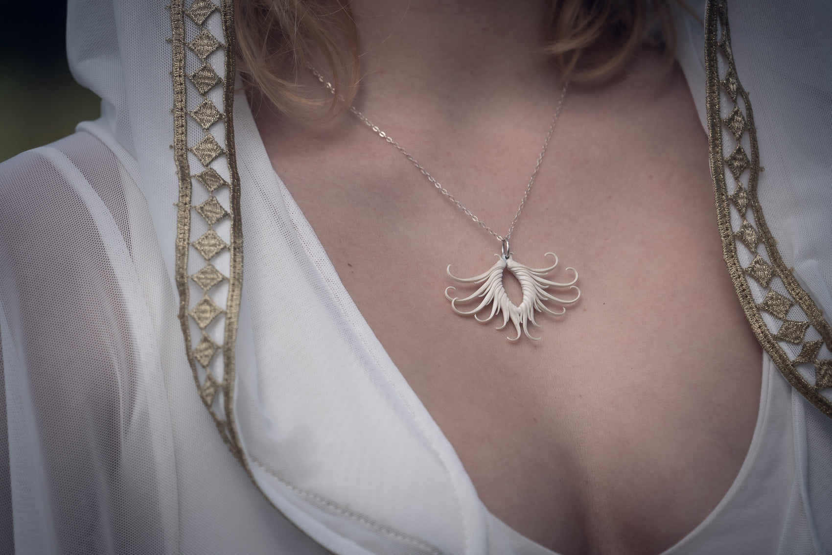 Peacock Eye Choker Necklace (White) - Zoa Chimerum