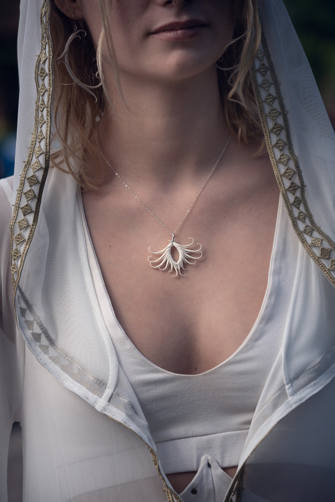 Peacock Eye Choker Necklace (White) - Zoa Chimerum