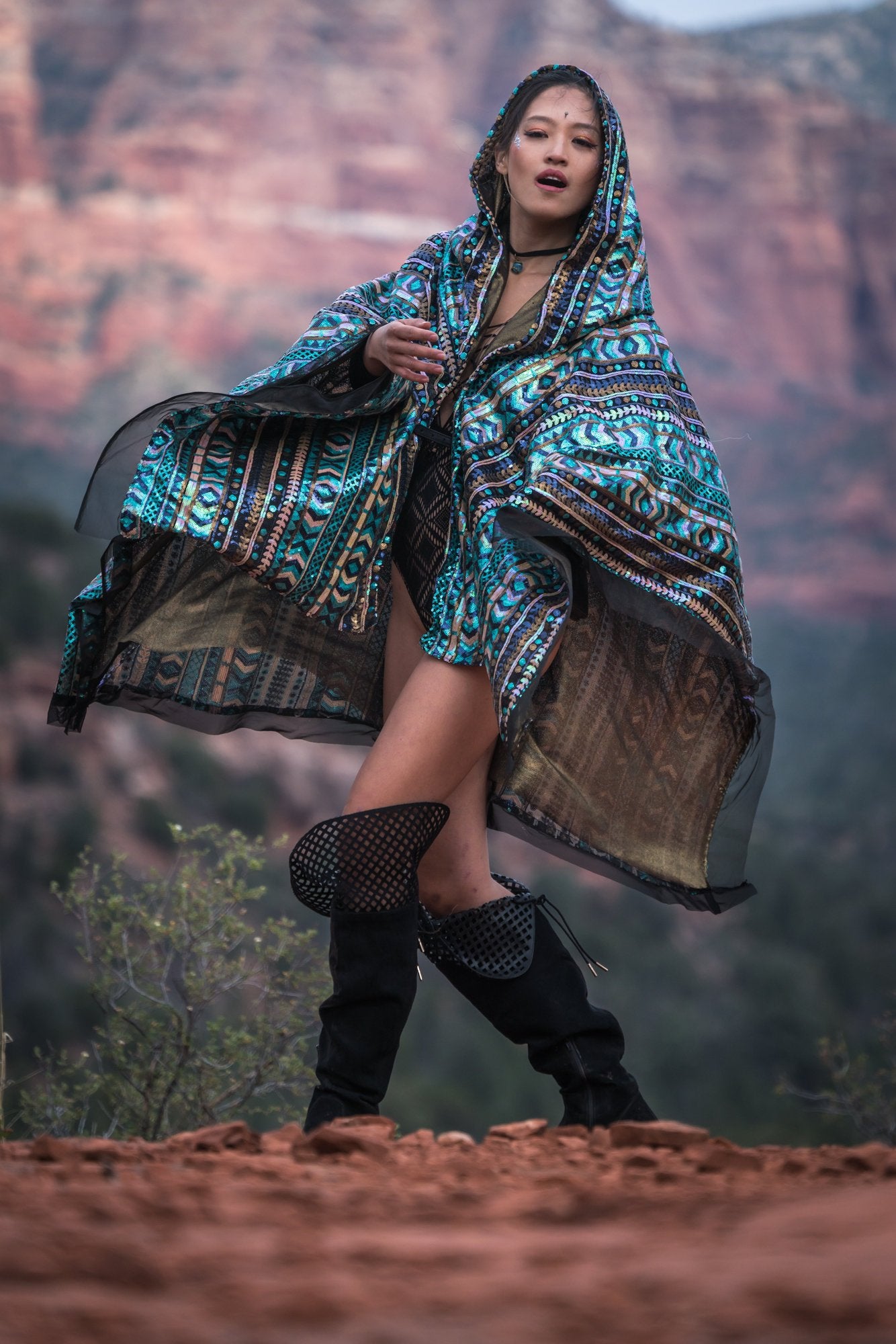 LED Tribal Shaman Cape (Turquesa)